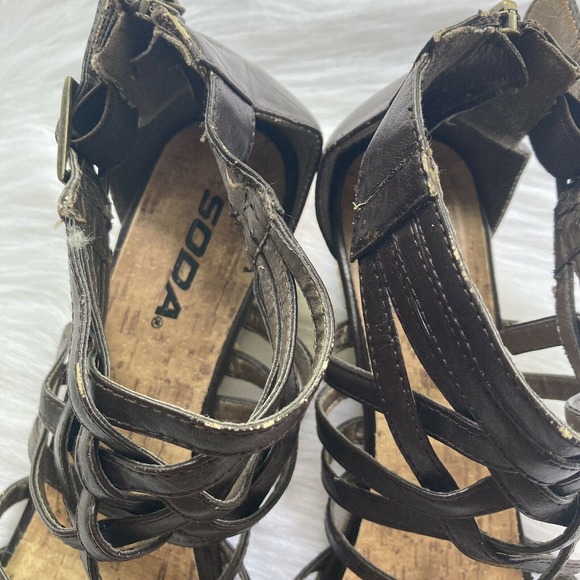 Soda Wedge Heels Sz 8.5 Brown Faux Leather Strappy Shoes Summer Metallic Womens - Picture 2 of 9